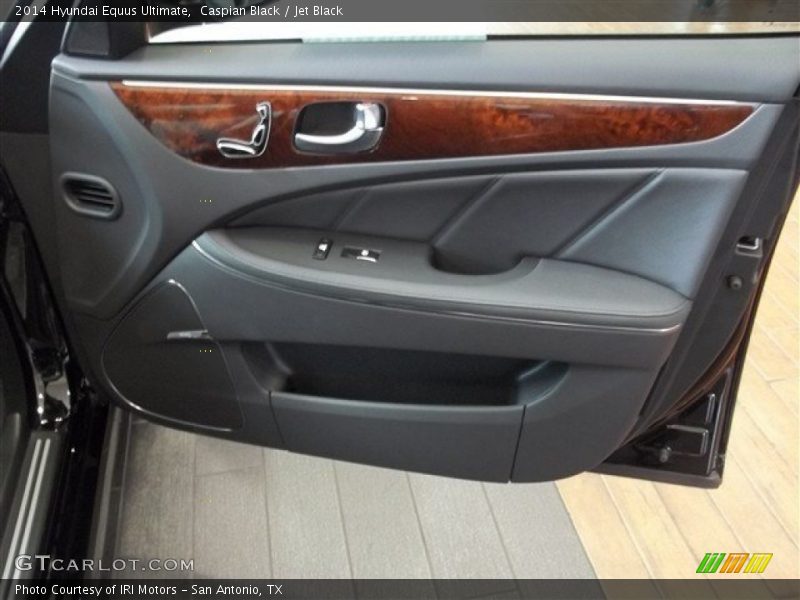 Door Panel of 2014 Equus Ultimate