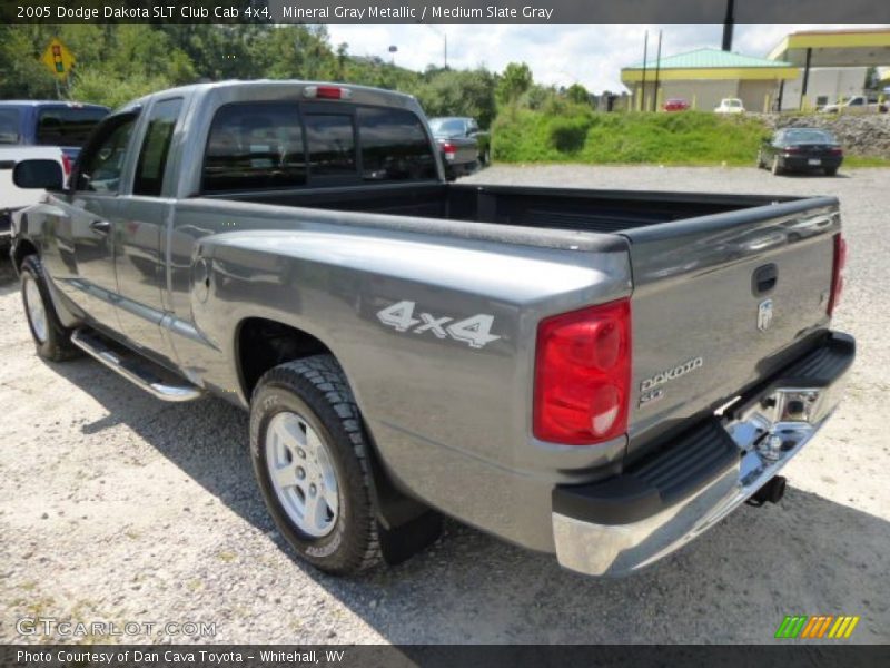 Mineral Gray Metallic / Medium Slate Gray 2005 Dodge Dakota SLT Club Cab 4x4