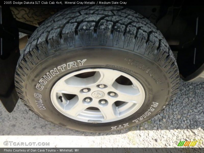 Mineral Gray Metallic / Medium Slate Gray 2005 Dodge Dakota SLT Club Cab 4x4