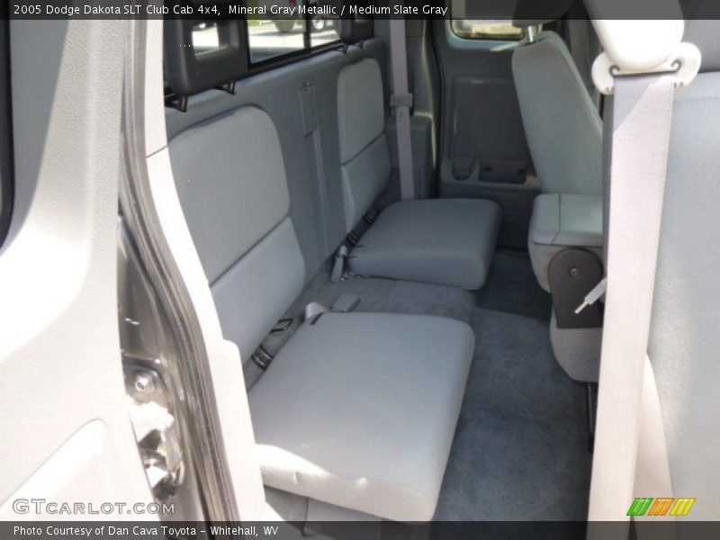 Mineral Gray Metallic / Medium Slate Gray 2005 Dodge Dakota SLT Club Cab 4x4