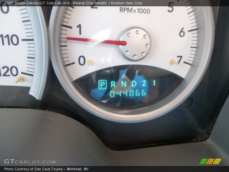 Mineral Gray Metallic / Medium Slate Gray 2005 Dodge Dakota SLT Club Cab 4x4