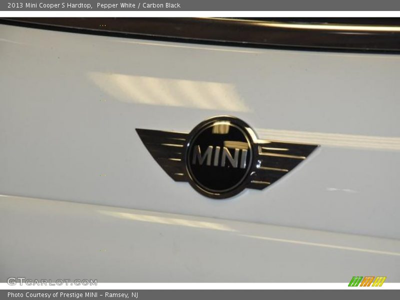 Pepper White / Carbon Black 2013 Mini Cooper S Hardtop