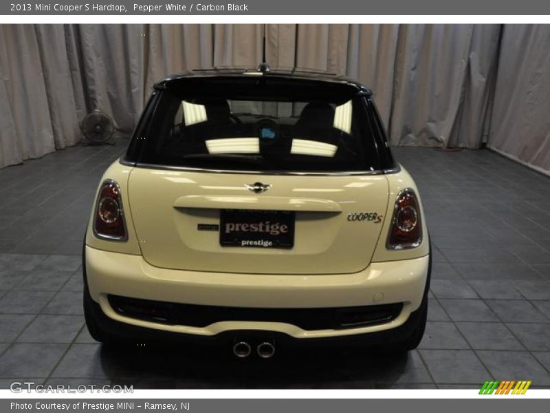 Pepper White / Carbon Black 2013 Mini Cooper S Hardtop