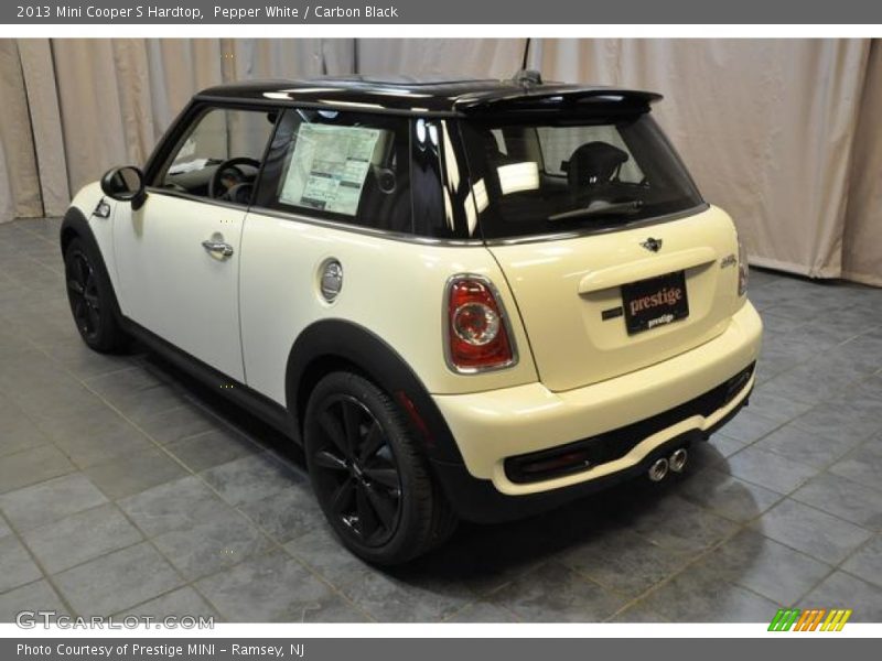 Pepper White / Carbon Black 2013 Mini Cooper S Hardtop