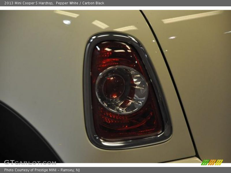 Pepper White / Carbon Black 2013 Mini Cooper S Hardtop