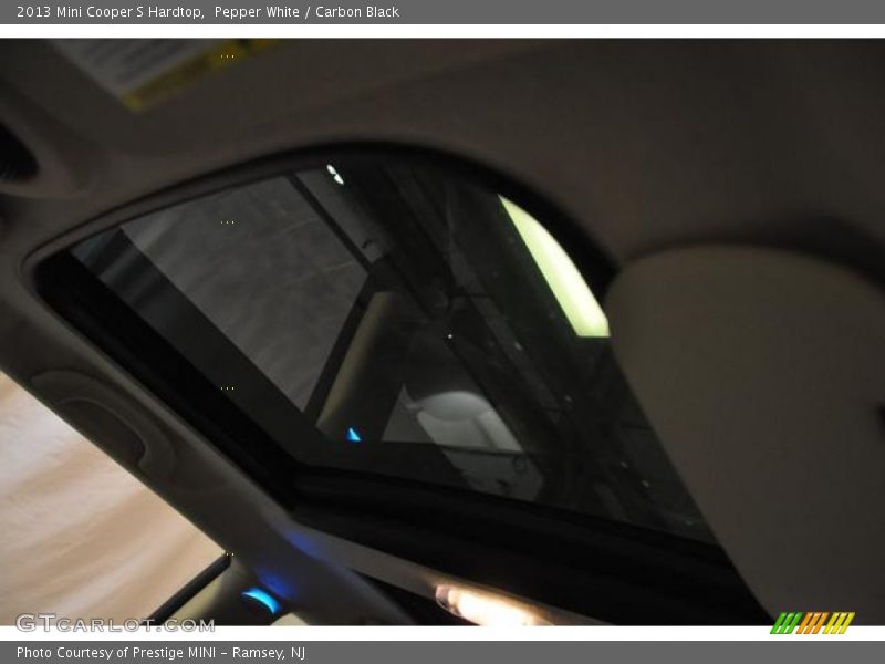 Pepper White / Carbon Black 2013 Mini Cooper S Hardtop