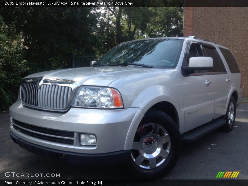 Satellite Silver Metallic / Dove Grey 2005 Lincoln Navigator Luxury 4x4