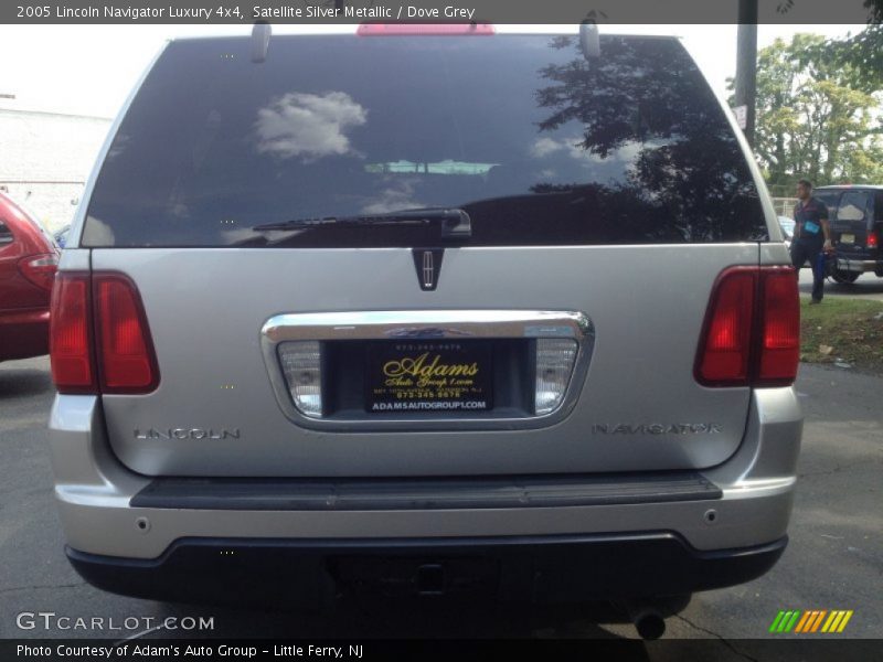 Satellite Silver Metallic / Dove Grey 2005 Lincoln Navigator Luxury 4x4