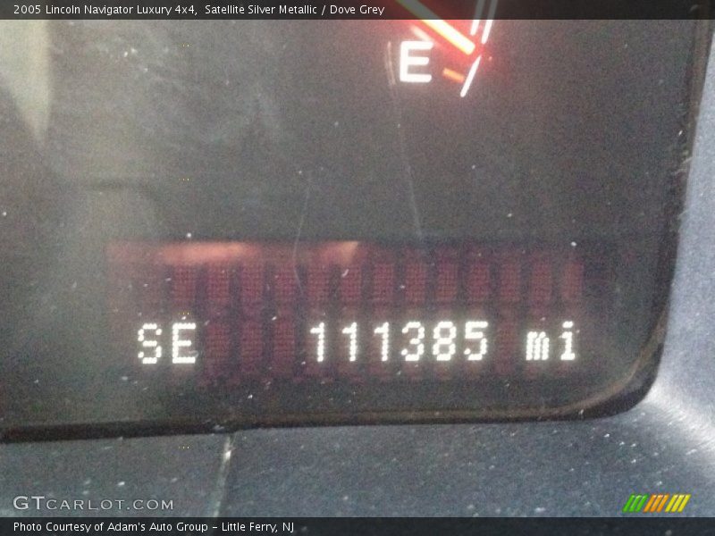 Satellite Silver Metallic / Dove Grey 2005 Lincoln Navigator Luxury 4x4