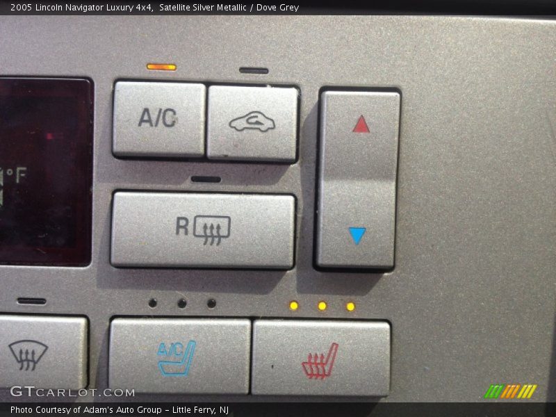 Satellite Silver Metallic / Dove Grey 2005 Lincoln Navigator Luxury 4x4