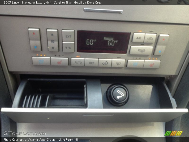Satellite Silver Metallic / Dove Grey 2005 Lincoln Navigator Luxury 4x4