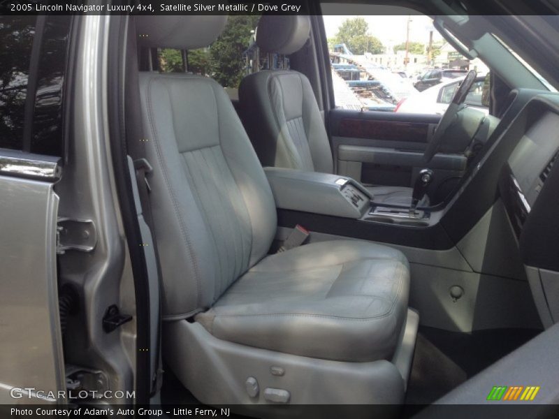 Satellite Silver Metallic / Dove Grey 2005 Lincoln Navigator Luxury 4x4