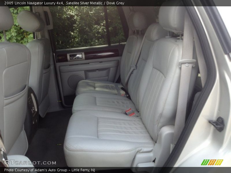 Satellite Silver Metallic / Dove Grey 2005 Lincoln Navigator Luxury 4x4