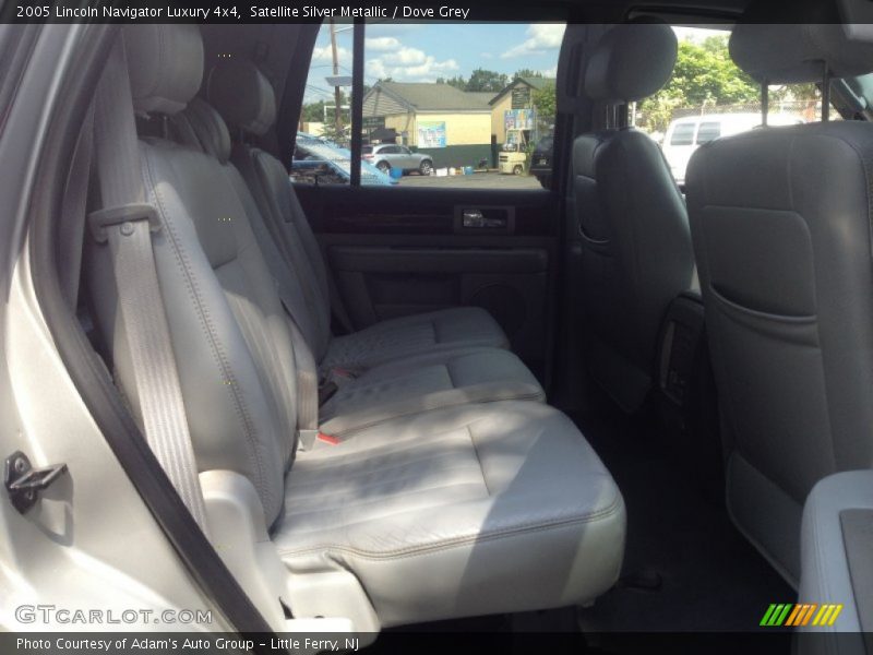 Satellite Silver Metallic / Dove Grey 2005 Lincoln Navigator Luxury 4x4