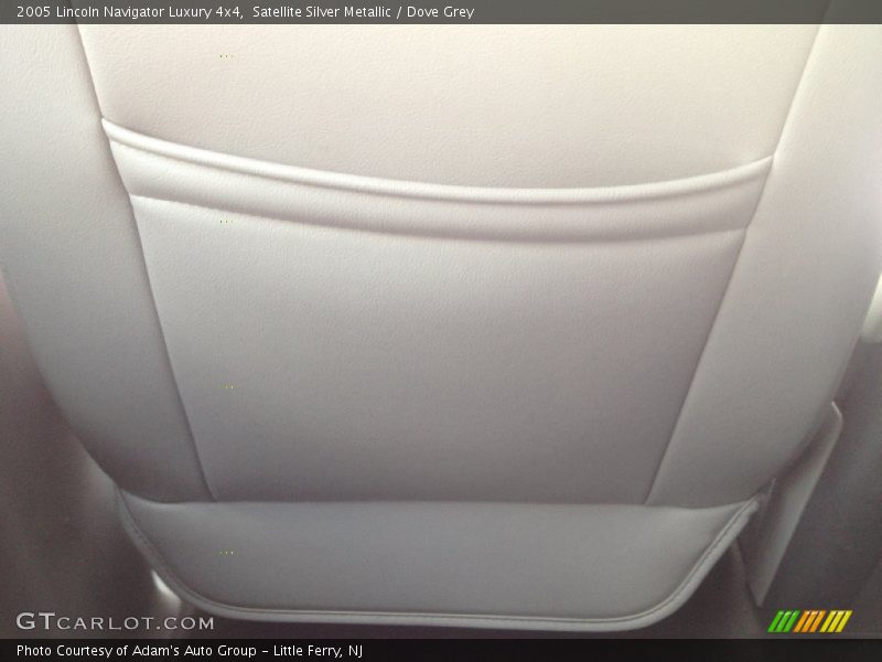 Satellite Silver Metallic / Dove Grey 2005 Lincoln Navigator Luxury 4x4