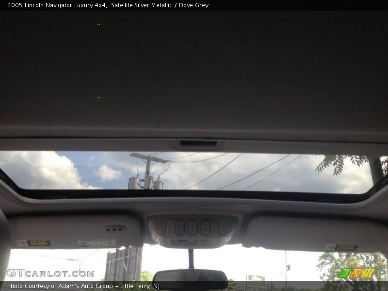 Satellite Silver Metallic / Dove Grey 2005 Lincoln Navigator Luxury 4x4