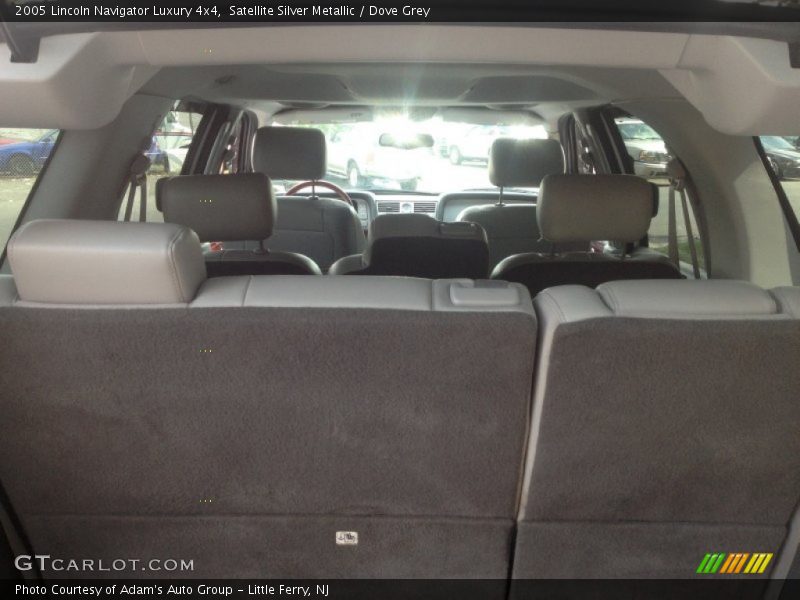 Satellite Silver Metallic / Dove Grey 2005 Lincoln Navigator Luxury 4x4