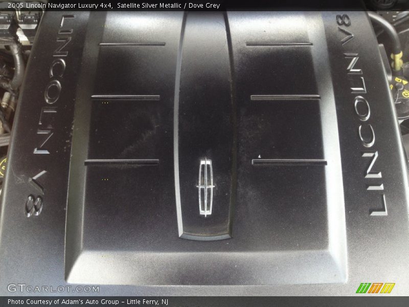 Satellite Silver Metallic / Dove Grey 2005 Lincoln Navigator Luxury 4x4