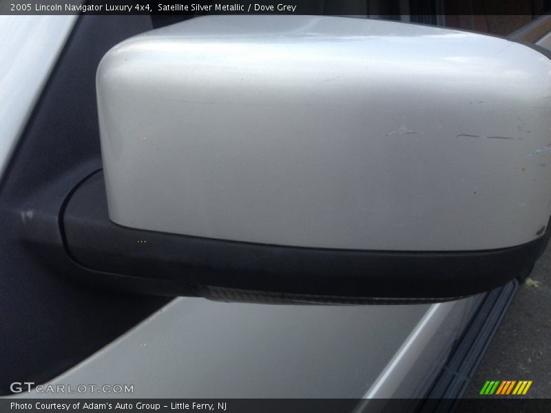 Satellite Silver Metallic / Dove Grey 2005 Lincoln Navigator Luxury 4x4