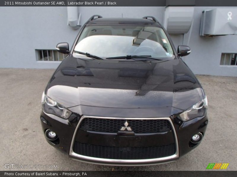 Labrador Black Pearl / Black 2011 Mitsubishi Outlander SE AWD