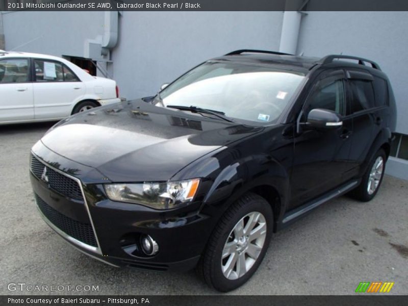 Labrador Black Pearl / Black 2011 Mitsubishi Outlander SE AWD