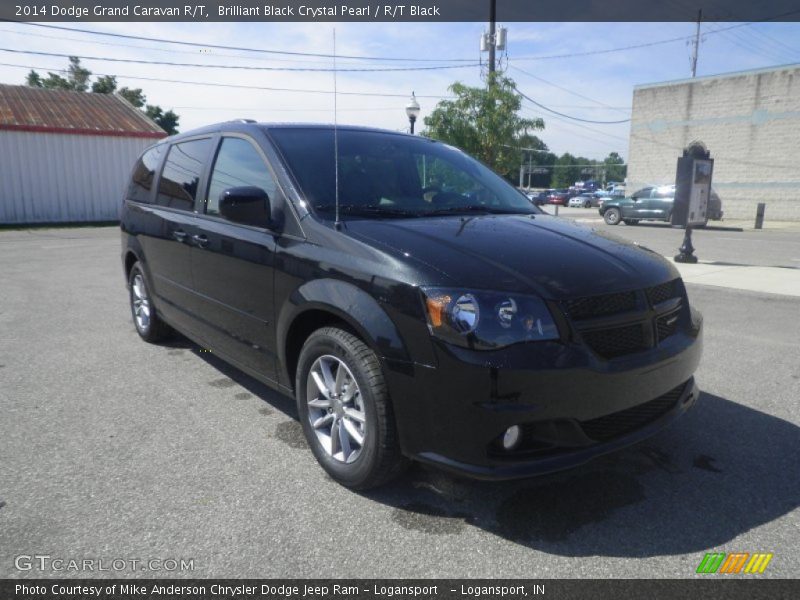 Front 3/4 View of 2014 Grand Caravan R/T