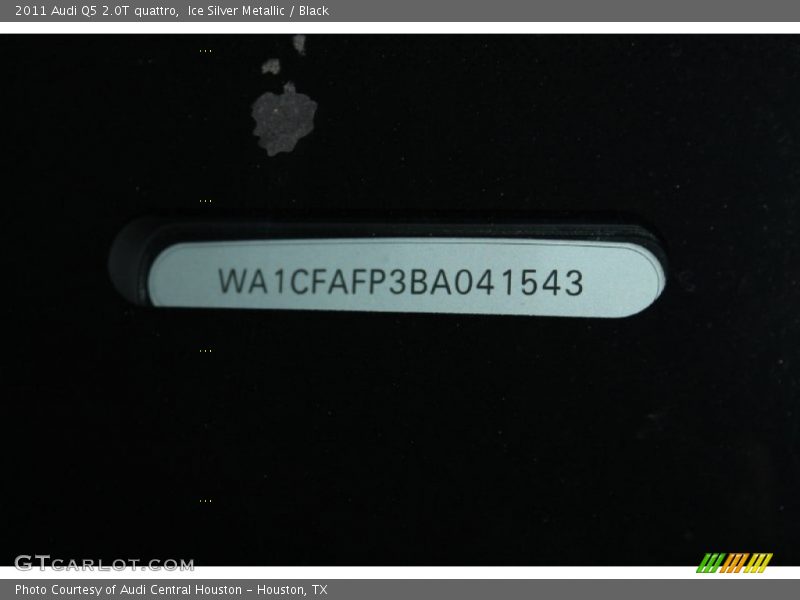 Ice Silver Metallic / Black 2011 Audi Q5 2.0T quattro