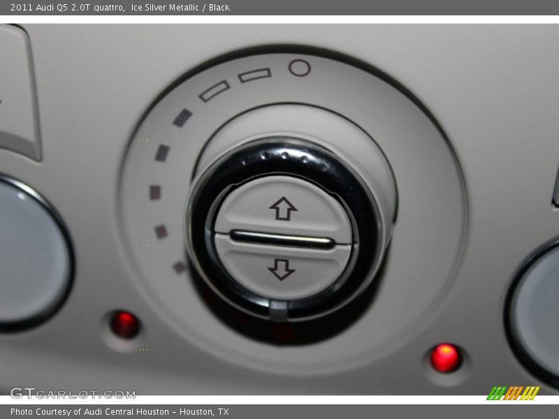 Ice Silver Metallic / Black 2011 Audi Q5 2.0T quattro