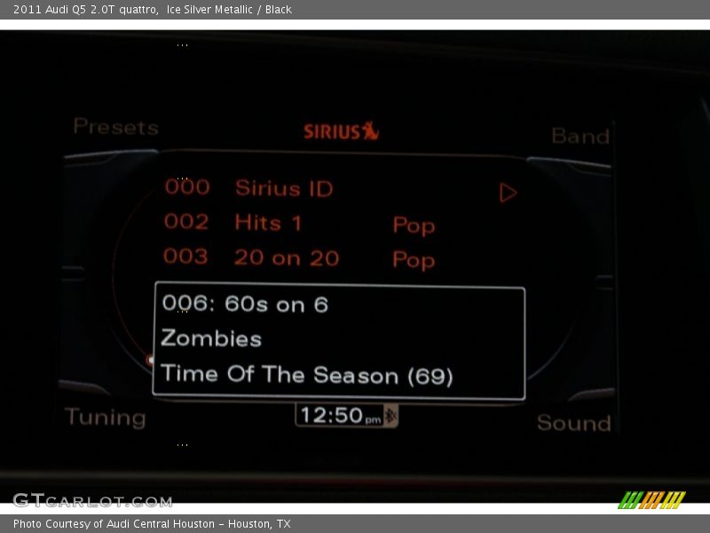 Ice Silver Metallic / Black 2011 Audi Q5 2.0T quattro