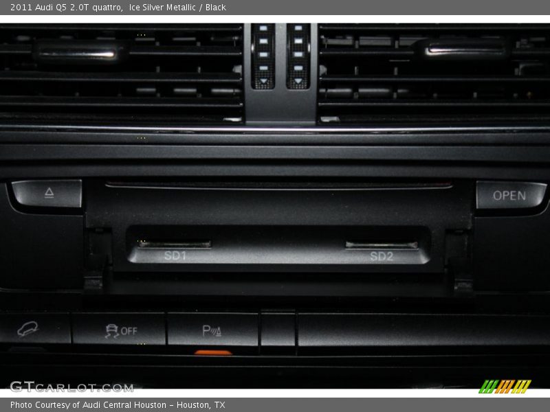 Ice Silver Metallic / Black 2011 Audi Q5 2.0T quattro