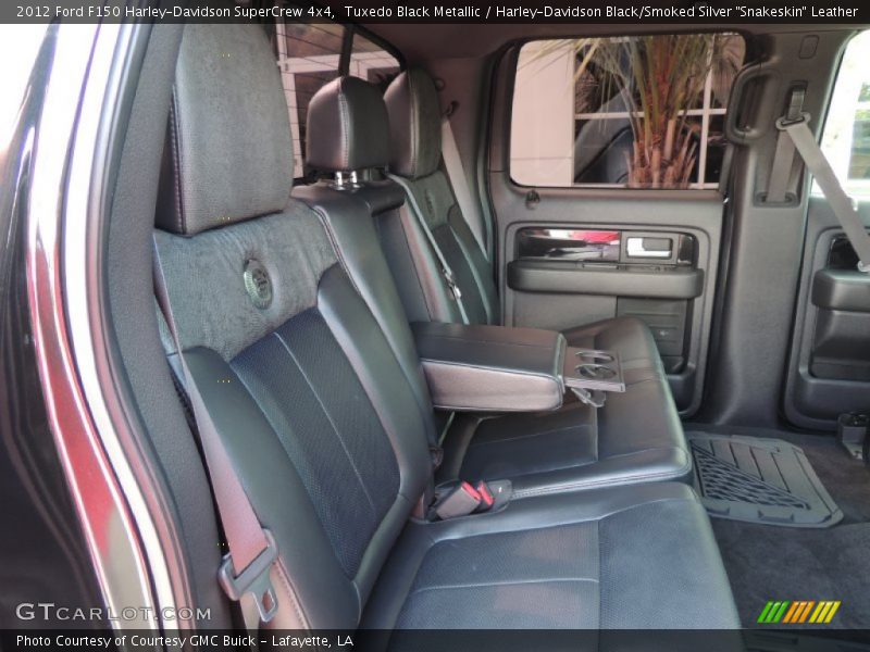 Tuxedo Black Metallic / Harley-Davidson Black/Smoked Silver 