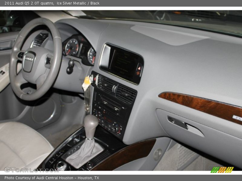 Ice Silver Metallic / Black 2011 Audi Q5 2.0T quattro