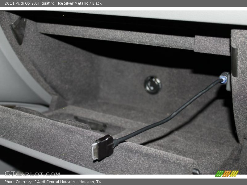 Ice Silver Metallic / Black 2011 Audi Q5 2.0T quattro