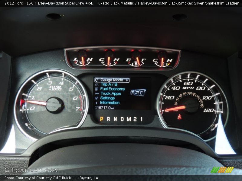 Tuxedo Black Metallic / Harley-Davidson Black/Smoked Silver 