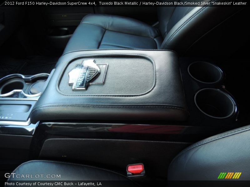 Tuxedo Black Metallic / Harley-Davidson Black/Smoked Silver 