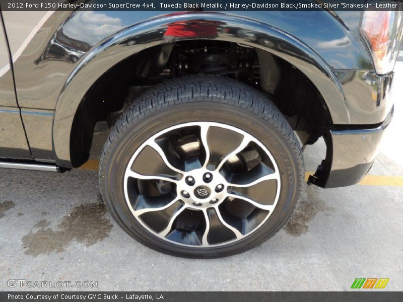 Tuxedo Black Metallic / Harley-Davidson Black/Smoked Silver 