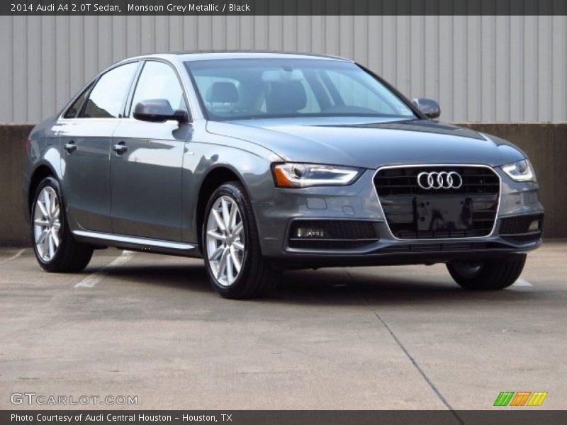 Front 3/4 View of 2014 A4 2.0T Sedan