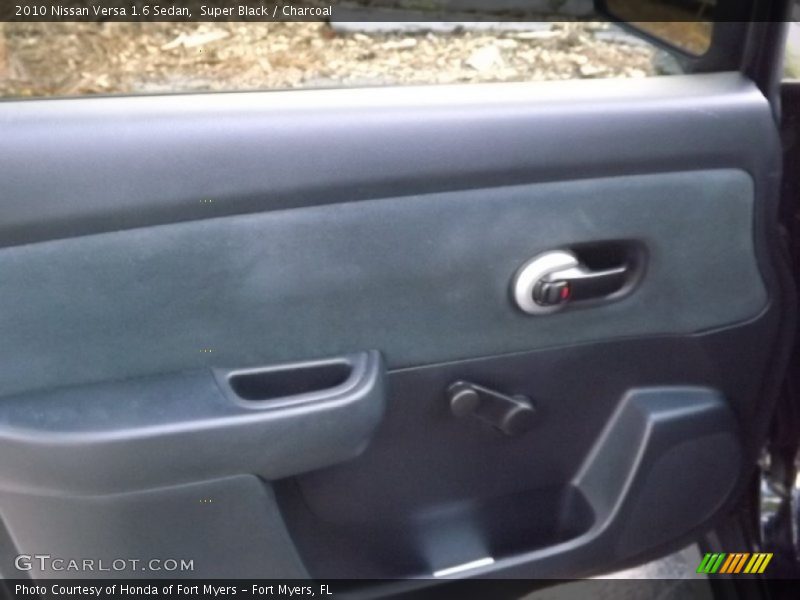 Super Black / Charcoal 2010 Nissan Versa 1.6 Sedan