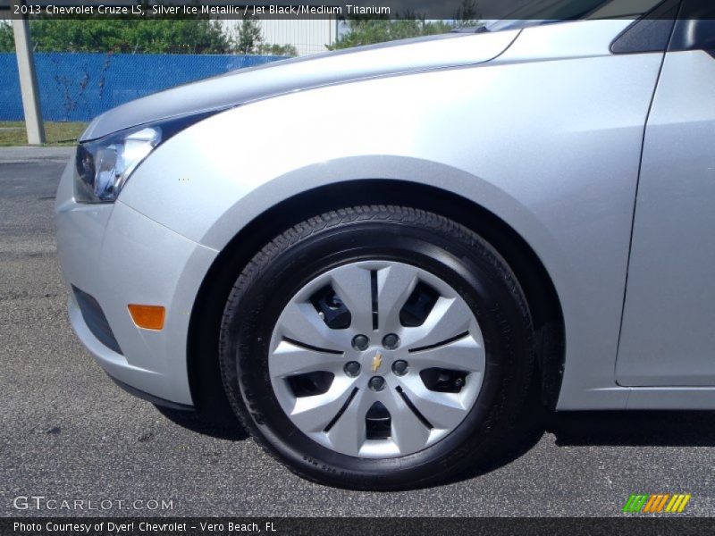 Silver Ice Metallic / Jet Black/Medium Titanium 2013 Chevrolet Cruze LS
