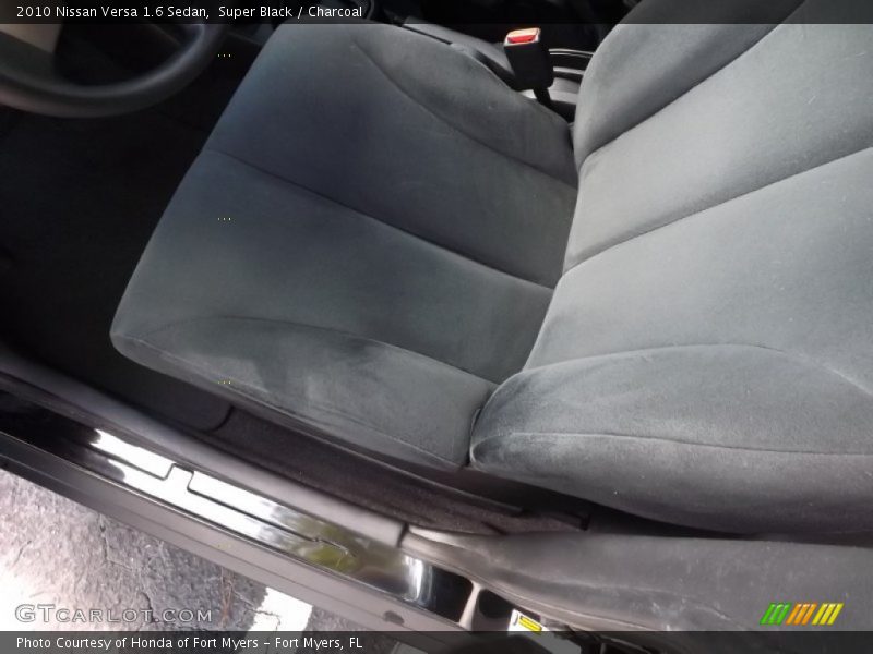 Super Black / Charcoal 2010 Nissan Versa 1.6 Sedan