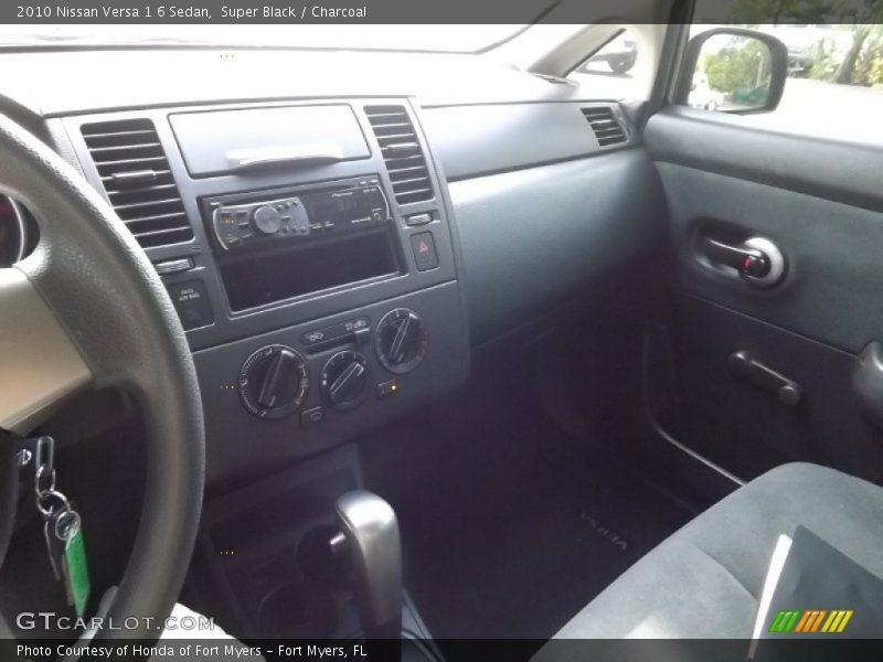 Super Black / Charcoal 2010 Nissan Versa 1.6 Sedan
