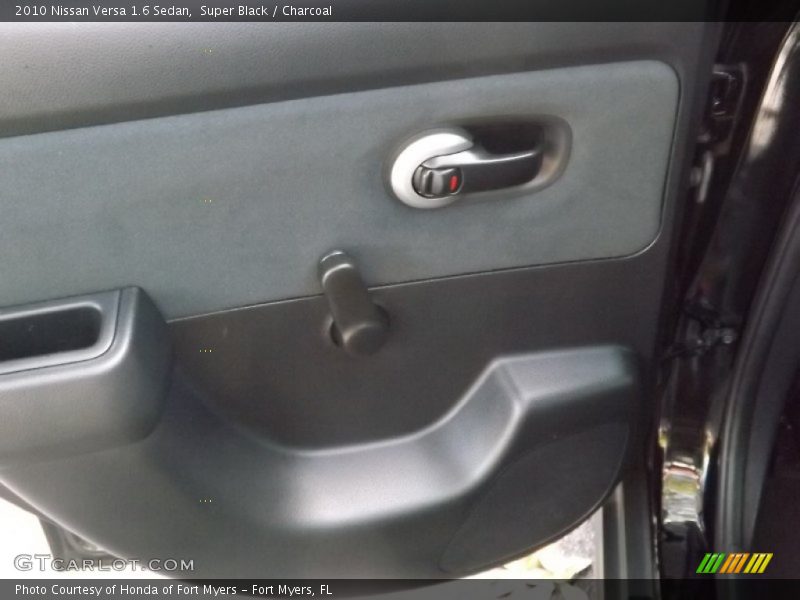 Super Black / Charcoal 2010 Nissan Versa 1.6 Sedan