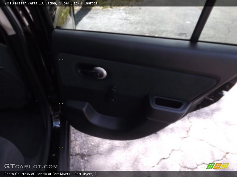 Super Black / Charcoal 2010 Nissan Versa 1.6 Sedan