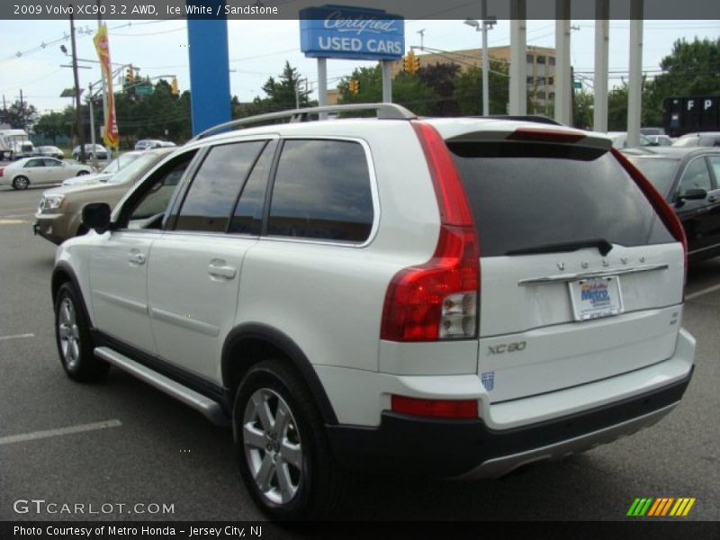 Ice White / Sandstone 2009 Volvo XC90 3.2 AWD