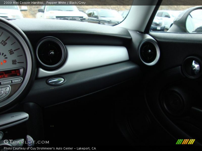 Pepper White / Black/Grey 2009 Mini Cooper Hardtop