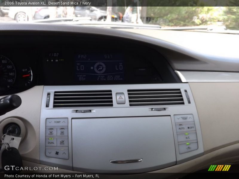 Desert Sand Mica / Ivory 2006 Toyota Avalon XL