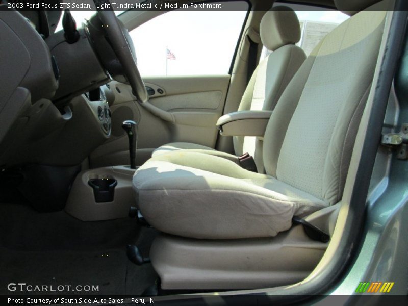 Light Tundra Metallic / Medium Parchment 2003 Ford Focus ZTS Sedan