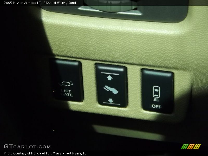 Blizzard White / Sand 2005 Nissan Armada LE