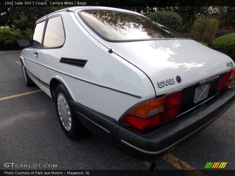 Carrera White / Beige 1993 Saab 900 S Coupe