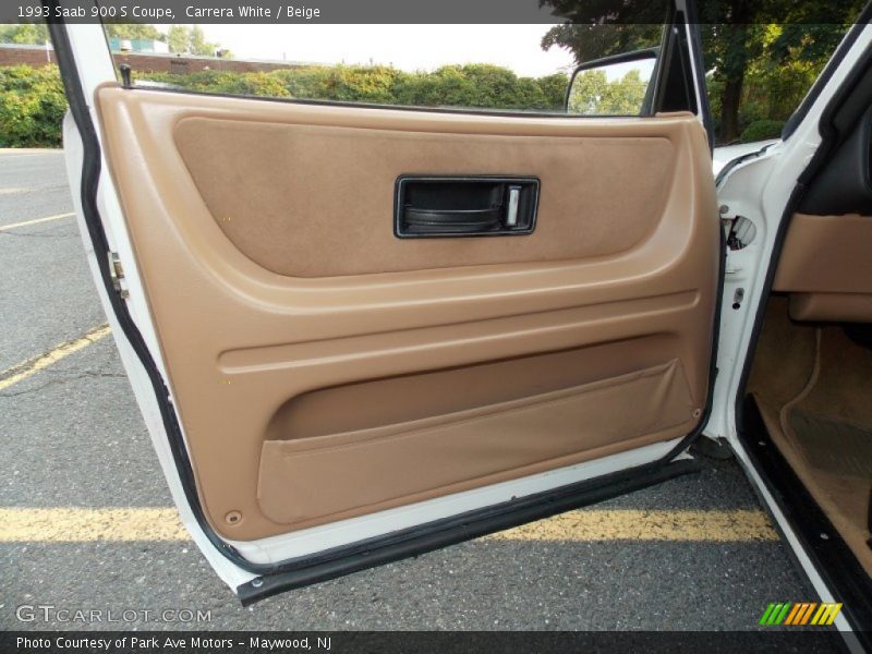 Carrera White / Beige 1993 Saab 900 S Coupe